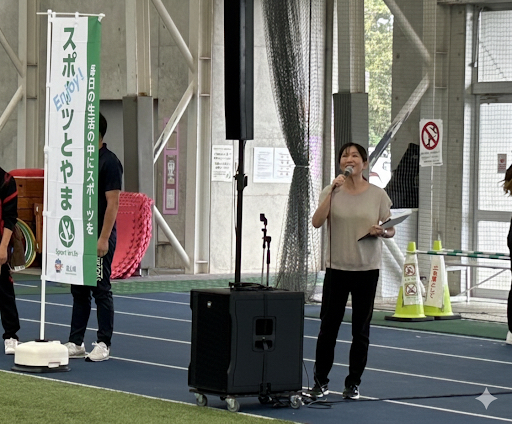 スポーツイベントでの司会の様子